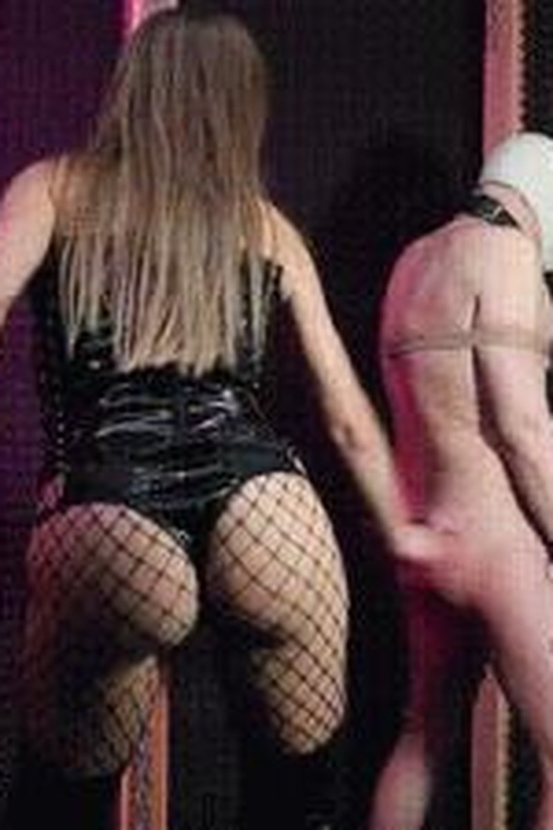 Kicking, Whipping, Slapping - Screenshot 1 of 4 - Blonde Hair (Female)