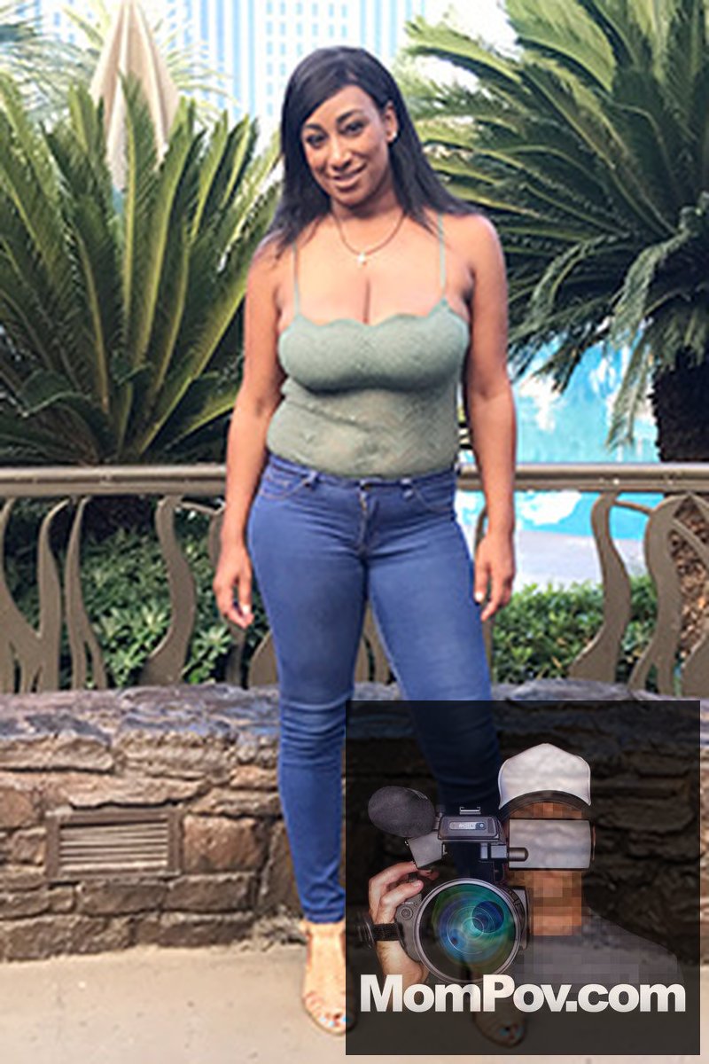 Big Natural Tits Ebony MILF - Screenshot 1 of 4 - Amateur