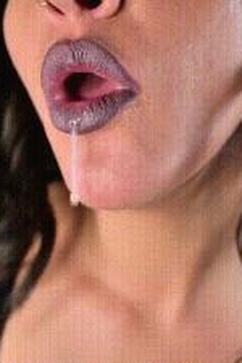 Spit - Screenshot 1 of 4 - Blowjob