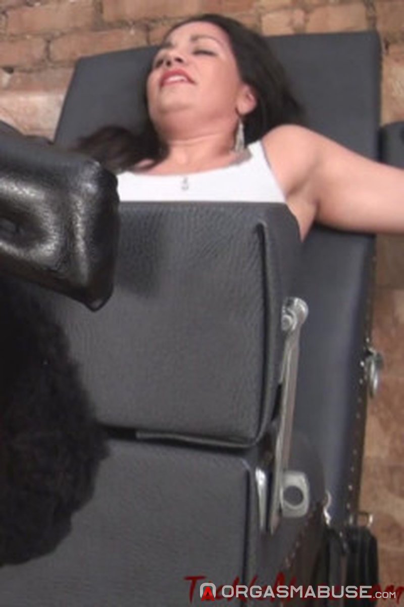 Alexa Complex - Screenshot 1 of 4 - Tickling