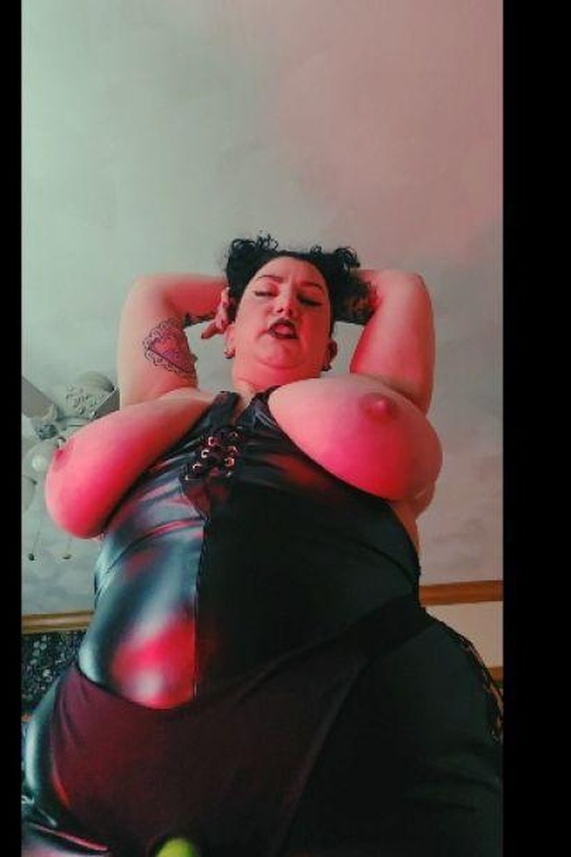 Dommy Step-Mommy POV - Screenshot 1 of 4 - BBW