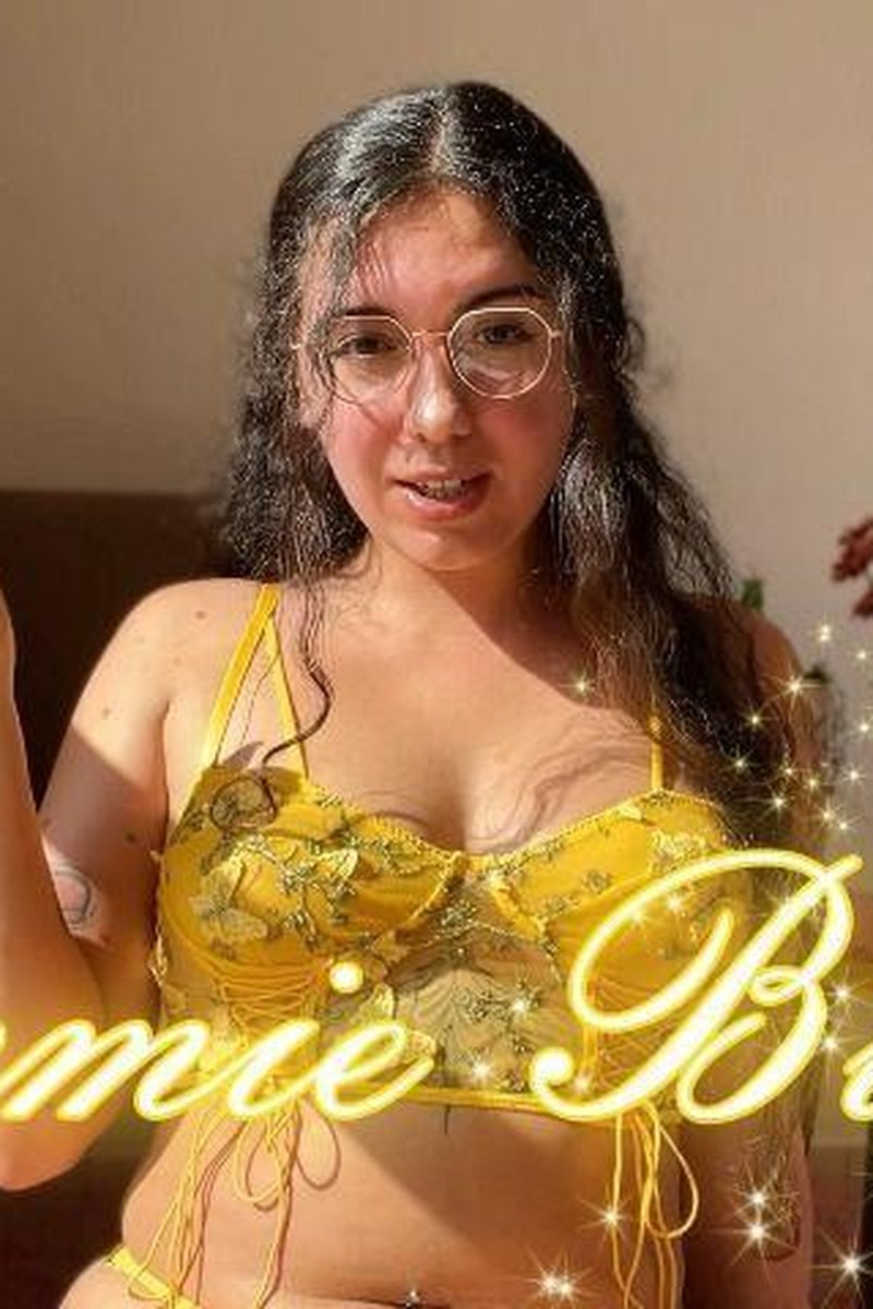 Premie Bitch - Screenshot 1 of 4 - Femdom