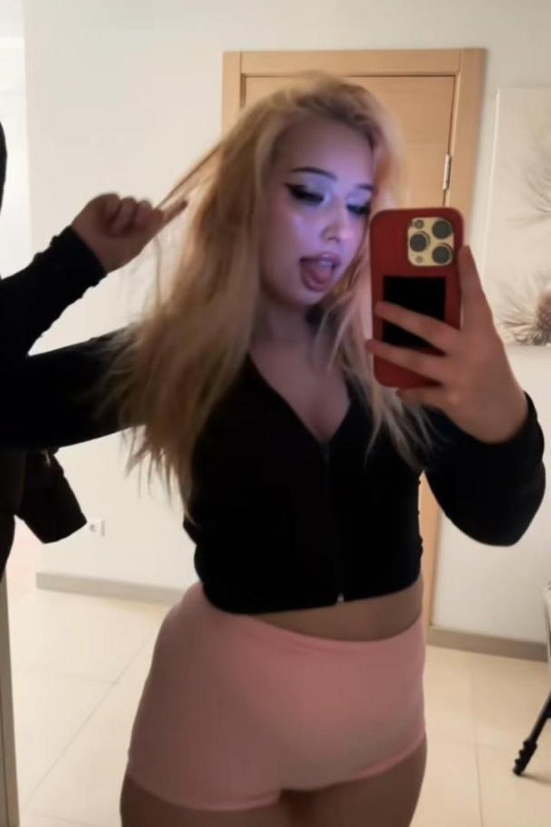 Pretty Short Dancing - Screenshot 1 of 4 - Blonde Hair (Female)