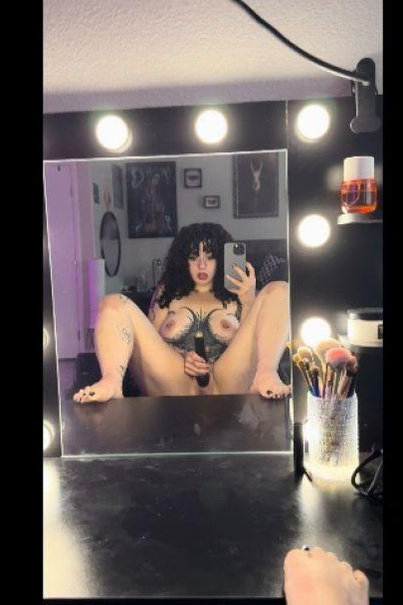 Self Love - Screenshot 1 of 4 - Babes