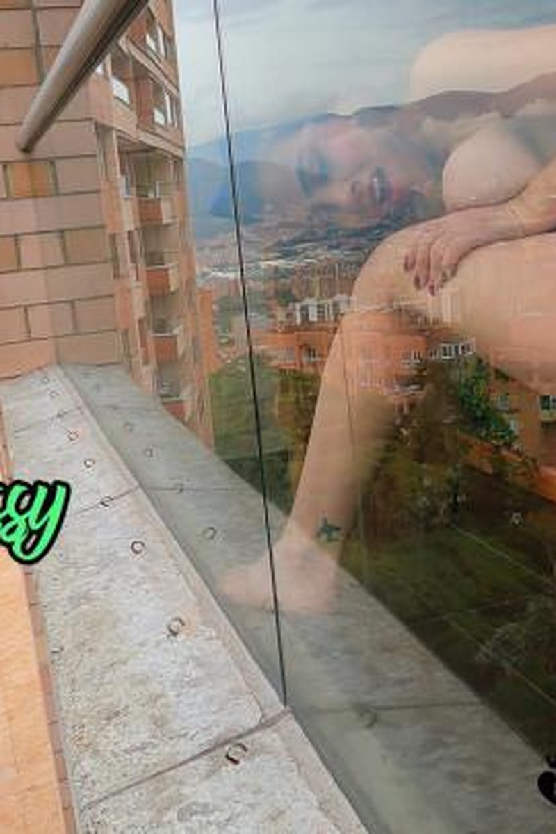 Public Playing - Screenshot 1 of 4 - Fingering