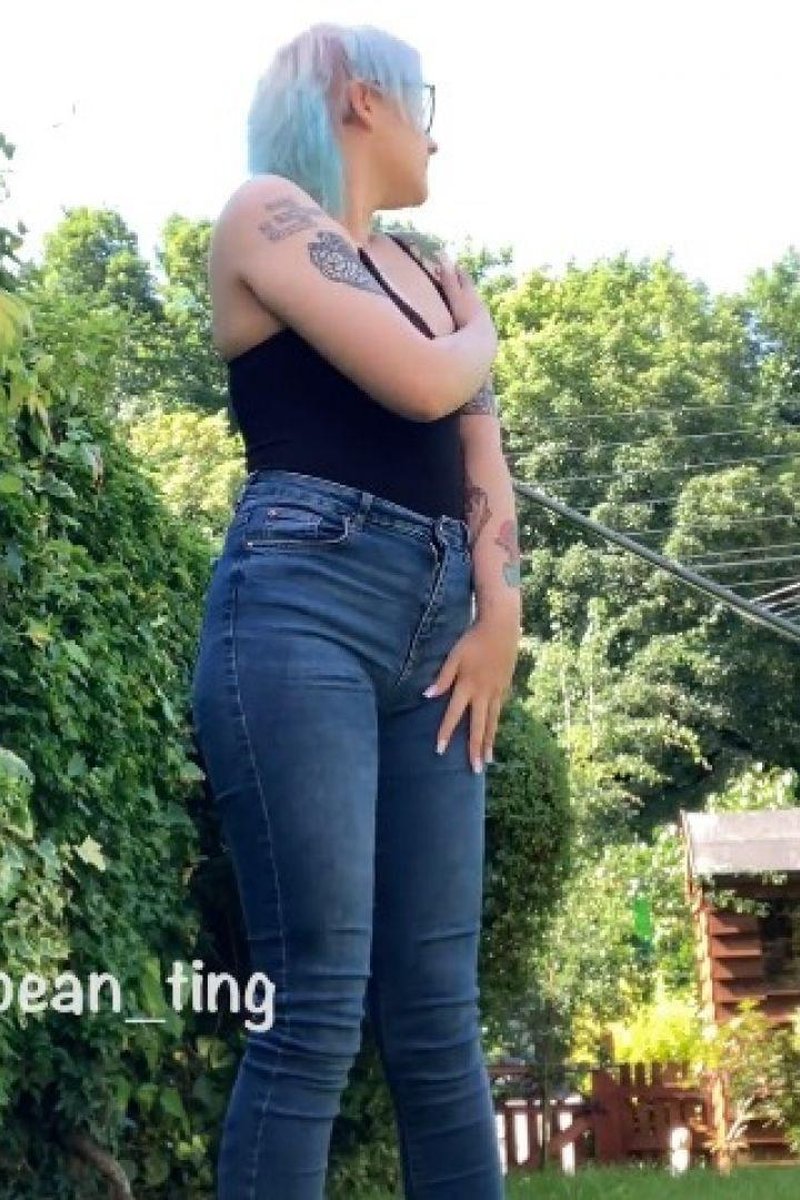 Embarrassing Outdoor Wetting - Screenshot 1 of 4 - Golden Shower