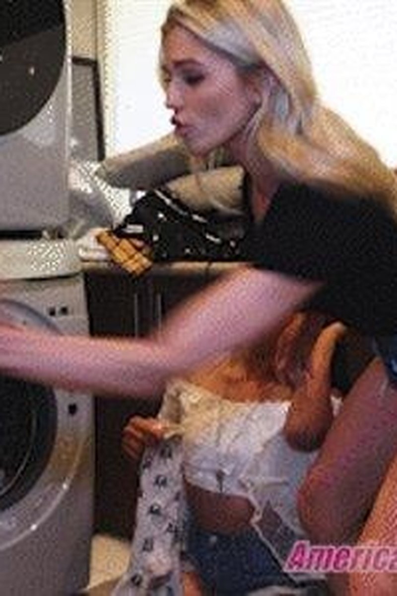 Severe Face Slapping - Screenshot 1 of 4 - American Mean Girls