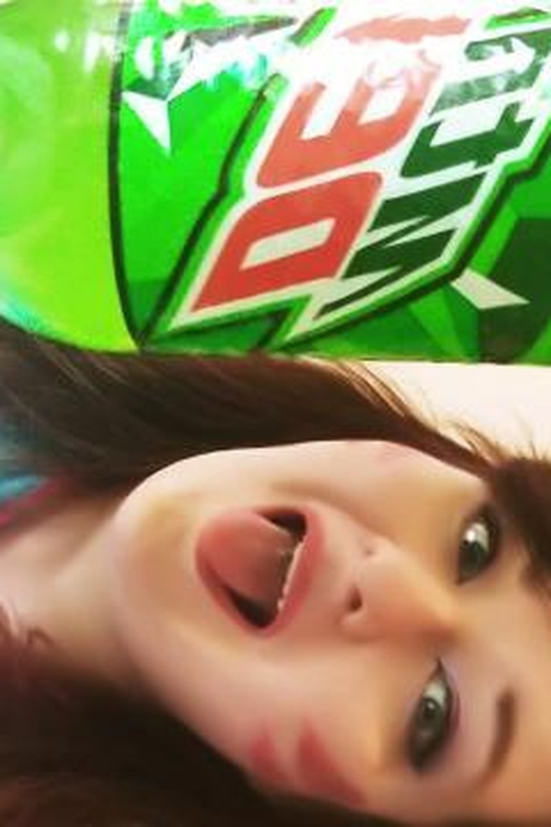 D.Va Chugging Mountain Dew - Screenshot 1 of 4 - BBW