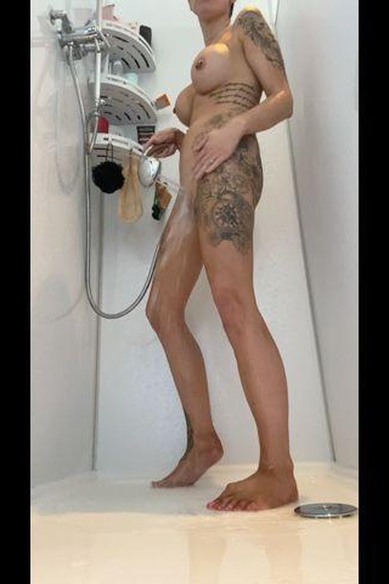 Shower Orgasm - Screenshot 1 of 4 - British