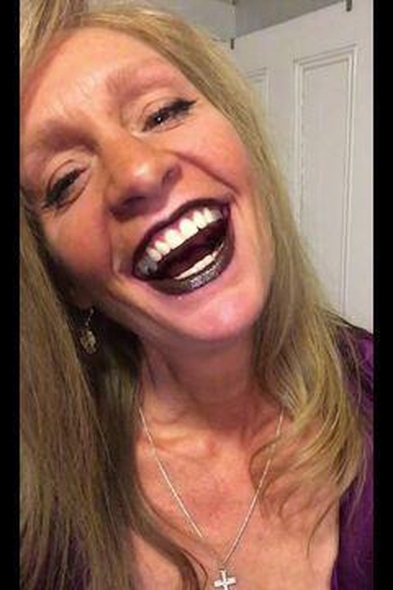 Dark Brown Lips - Screenshot 1 of 4 - Blonde Hair (Female)