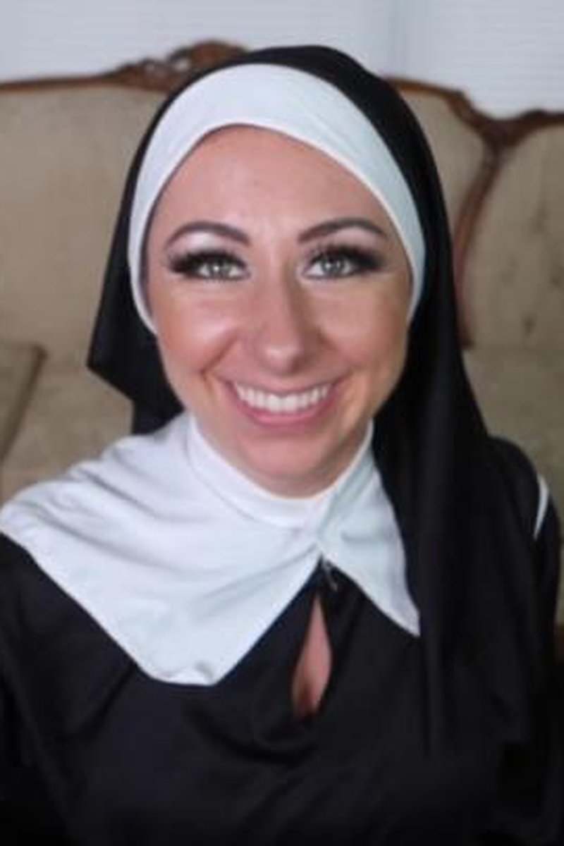 Nun Earns Her Candy - Dakota Charms Sm - Screenshot 1 of 4 - Cosplay