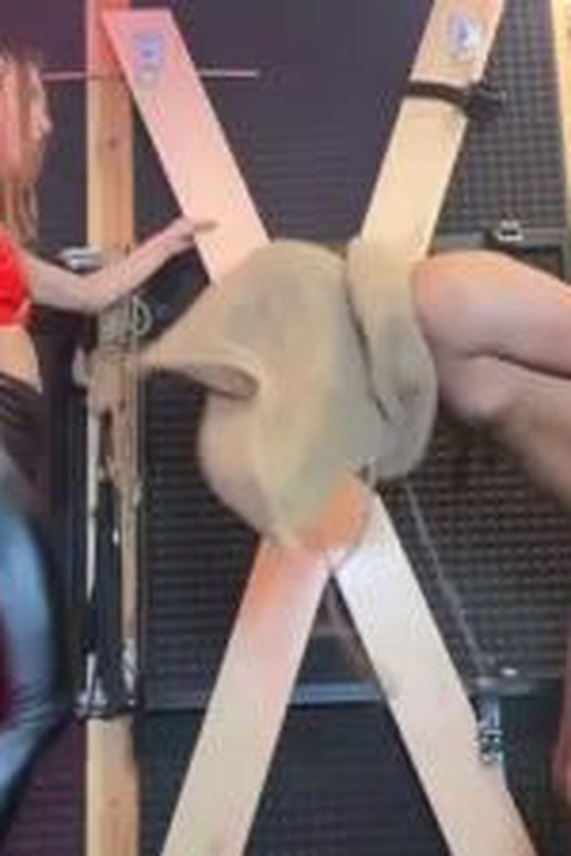 Ballbusting! Testicles Are Burning! - Screenshot 1 of 4 - BDSM