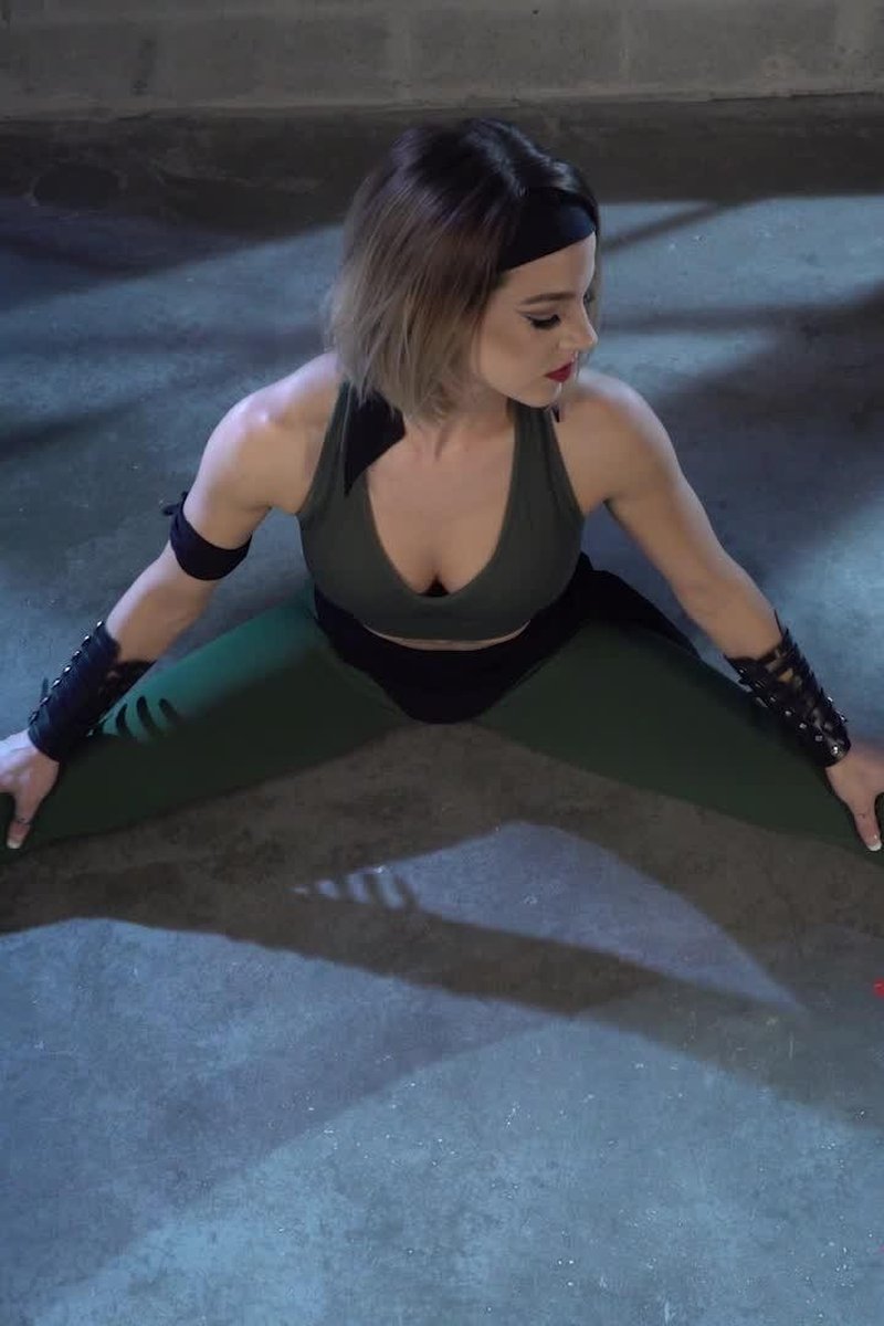 Sonya Blade Stretch Voyeur - Screenshot 1 of 4 - Ass Worship