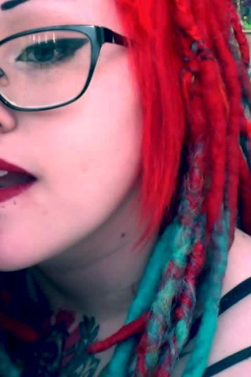 Lipstick - Screenshot 1 of 4 - Glasses