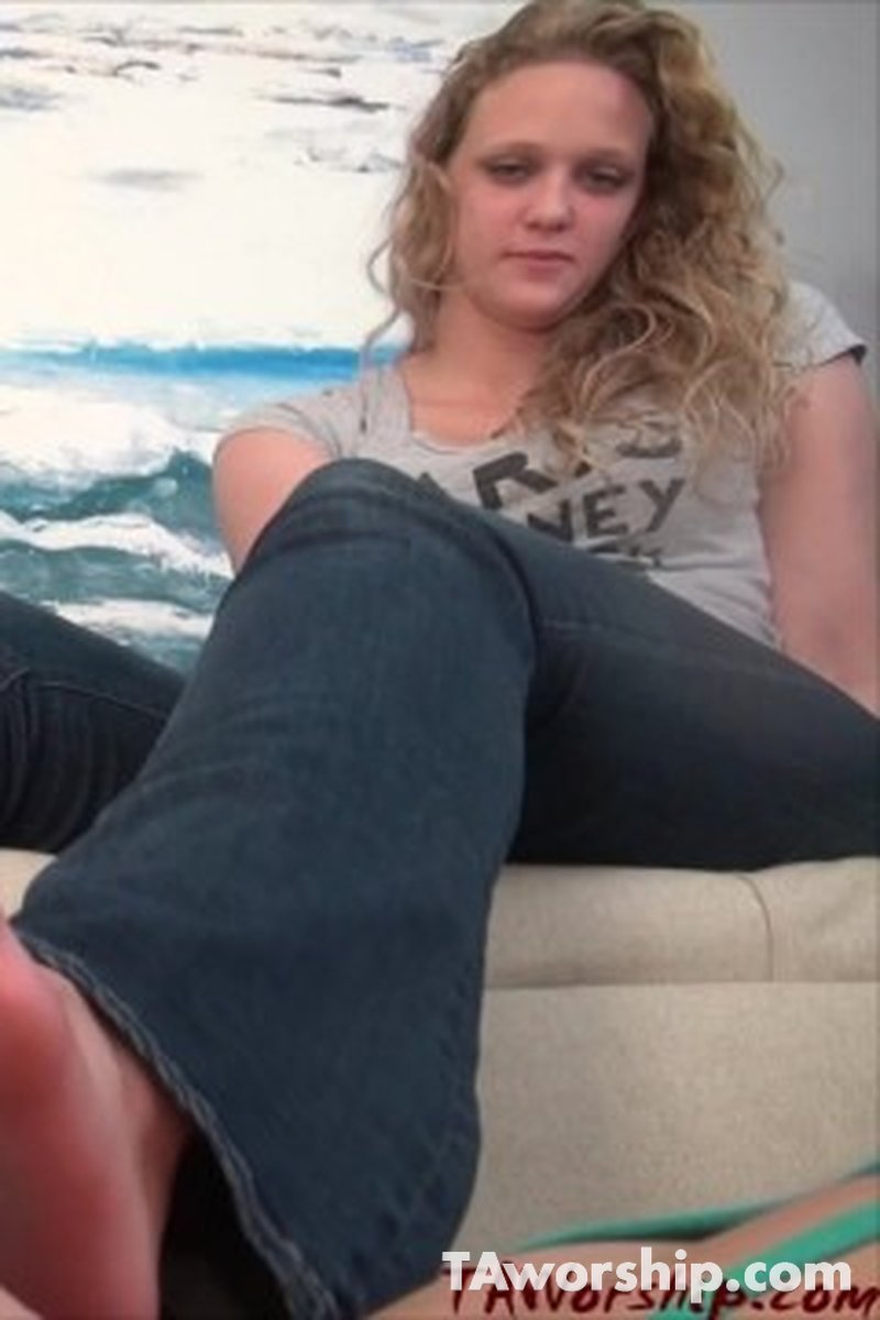 Big Bully - Screenshot 1 of 4 - Foot Fetish