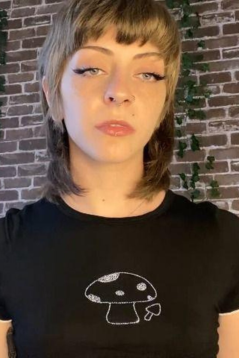 Burping Babe - Screenshot 1 of 4 - Face Fetish