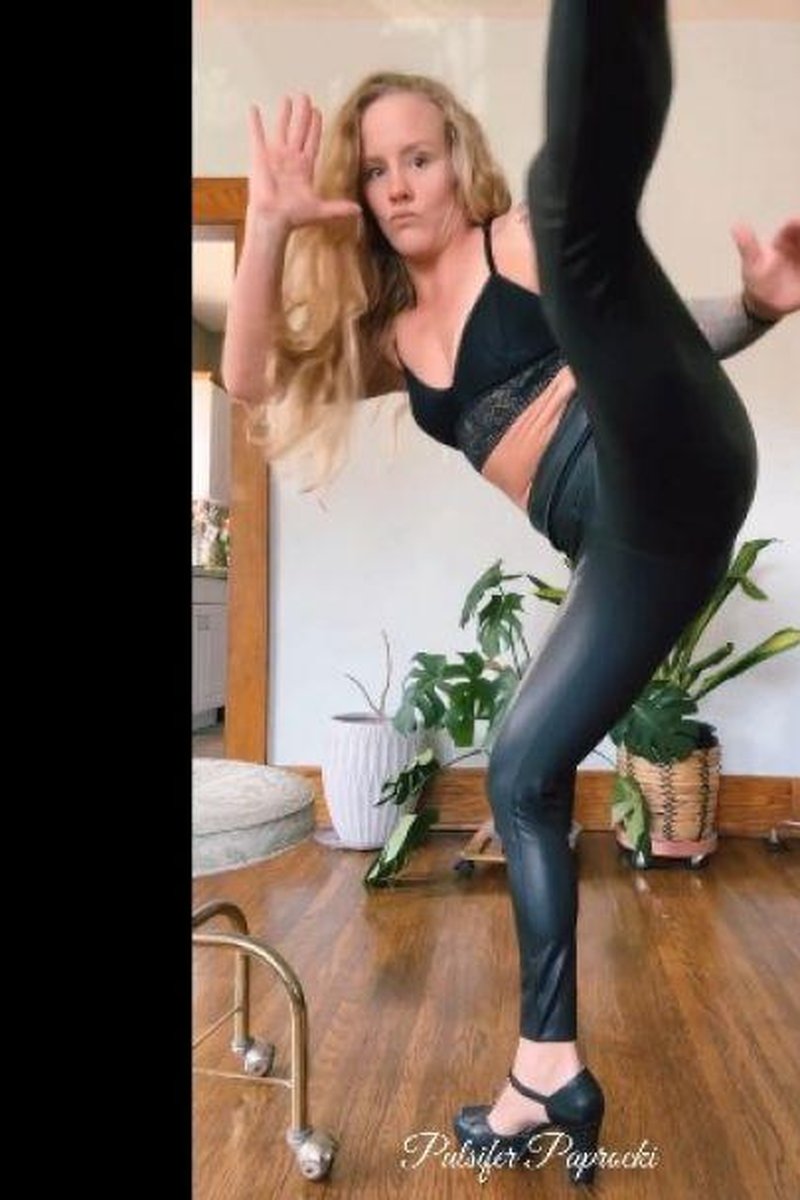 Leather Pants Queefs - Screenshot 1 of 4 - Blonde Hair (Female)