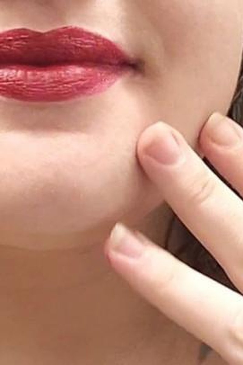 Red Lipstick Application - Screenshot 1 of 4 - Face Fetish