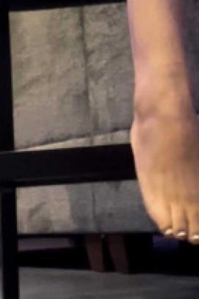 Foot Cuck - Screenshot 1 of 4 - Cuckolding