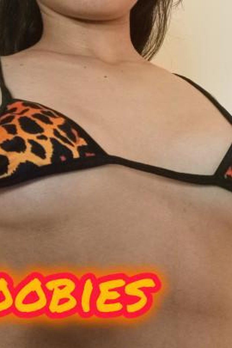 Micro Bikini Boob Bouncing - Screenshot 1 of 4 - Amateur