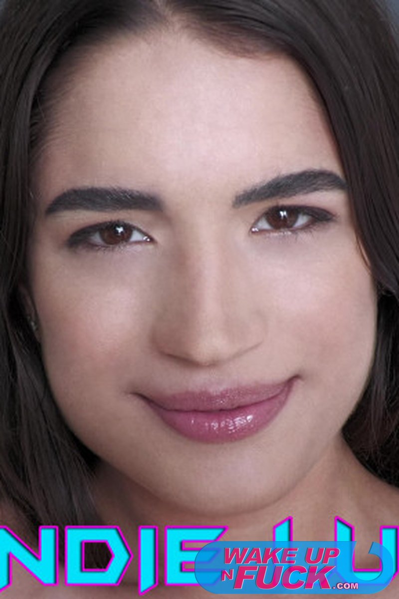 Candie Luciani - Wunf 359 - Screenshot 1 of 4 - Adorable