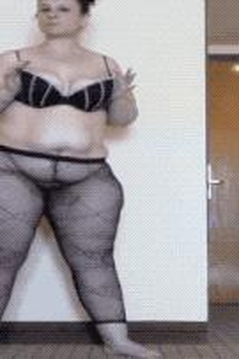 Fishnet Tease - Screenshot 1 of 4 - BBW