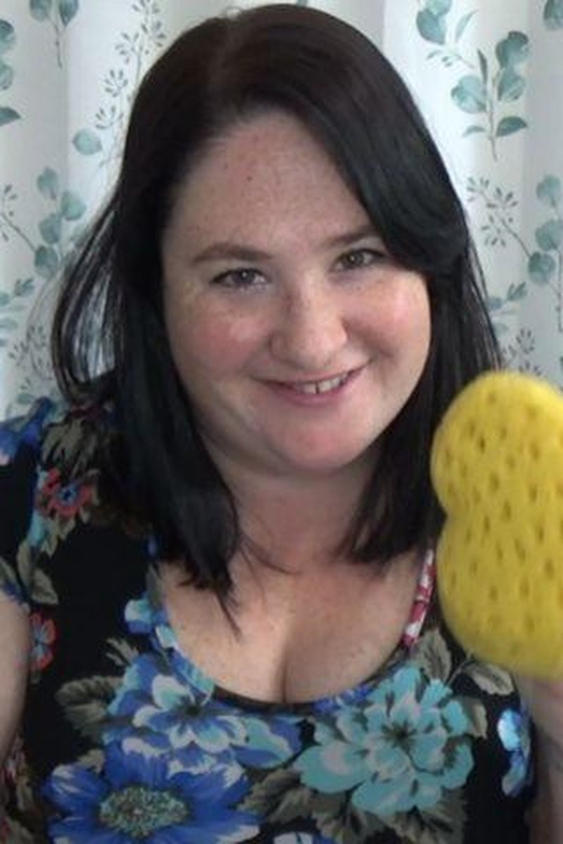 Naughty Sponge Bath - Screenshot 1 of 4 - Bathroom