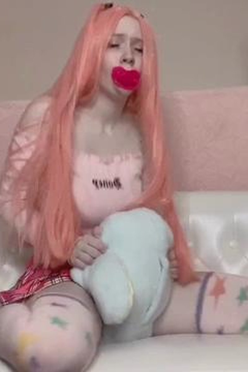 Stuffie Humping - Screenshot 1 of 4 - Babes
