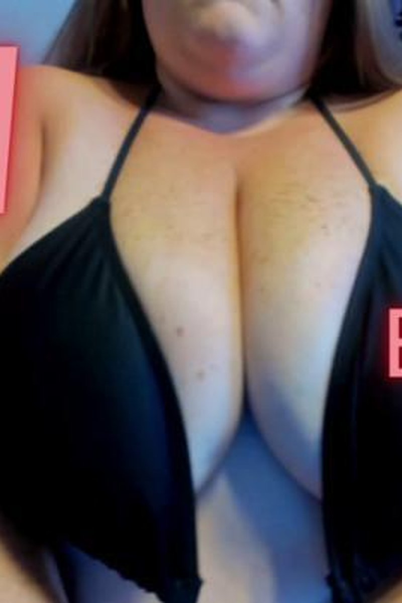BBW In Tiny Black Bikini - Screenshot 1 of 4 - BBW