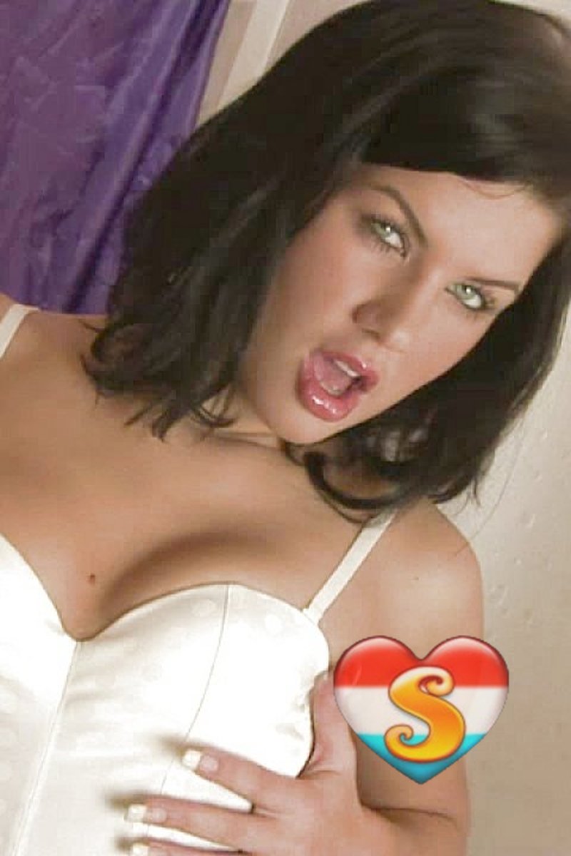 Rihanna Samuel Is One Sexy Kitten - Screenshot 1 of 4 - Brown Hair