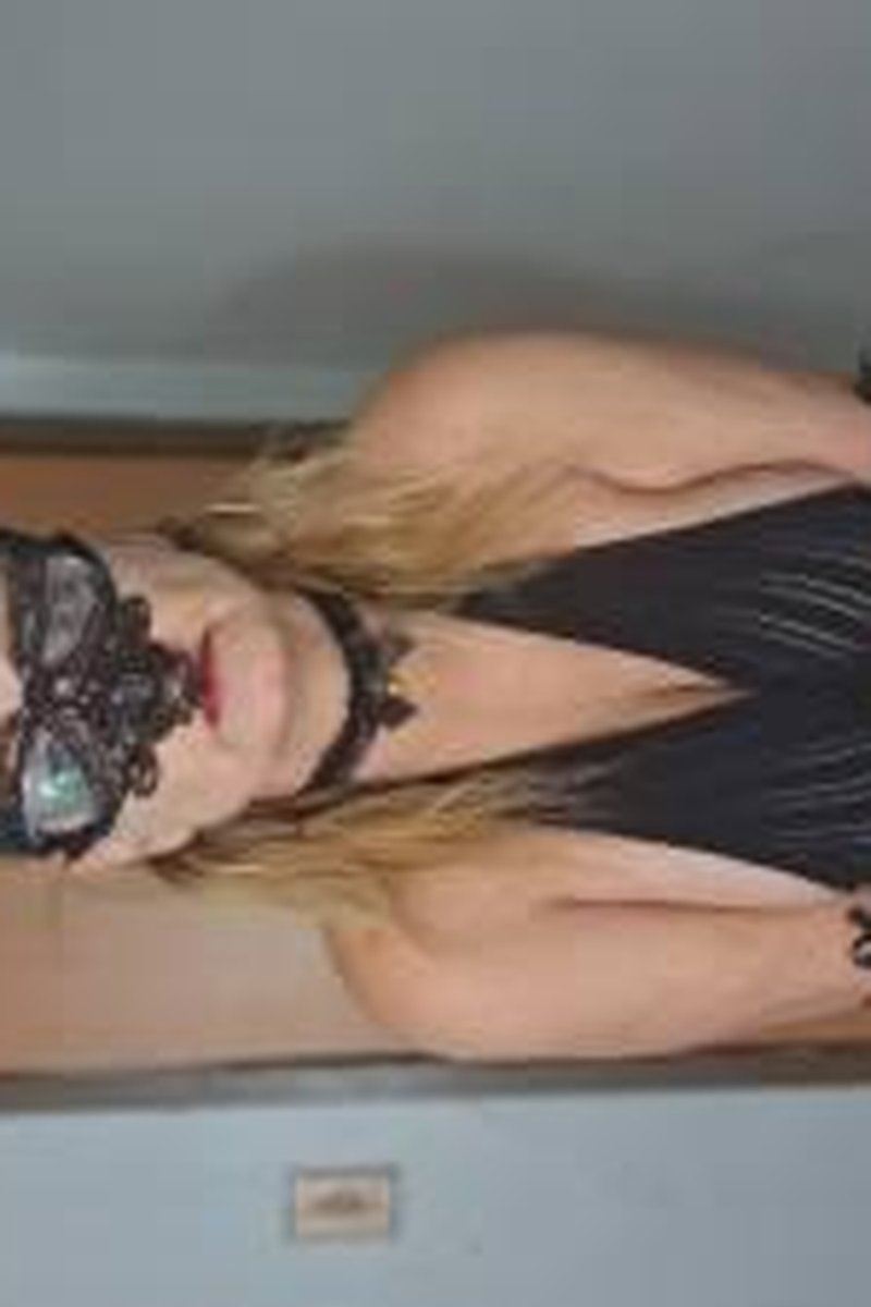 Sexy Kitty - Screenshot 1 of 4 - Babes