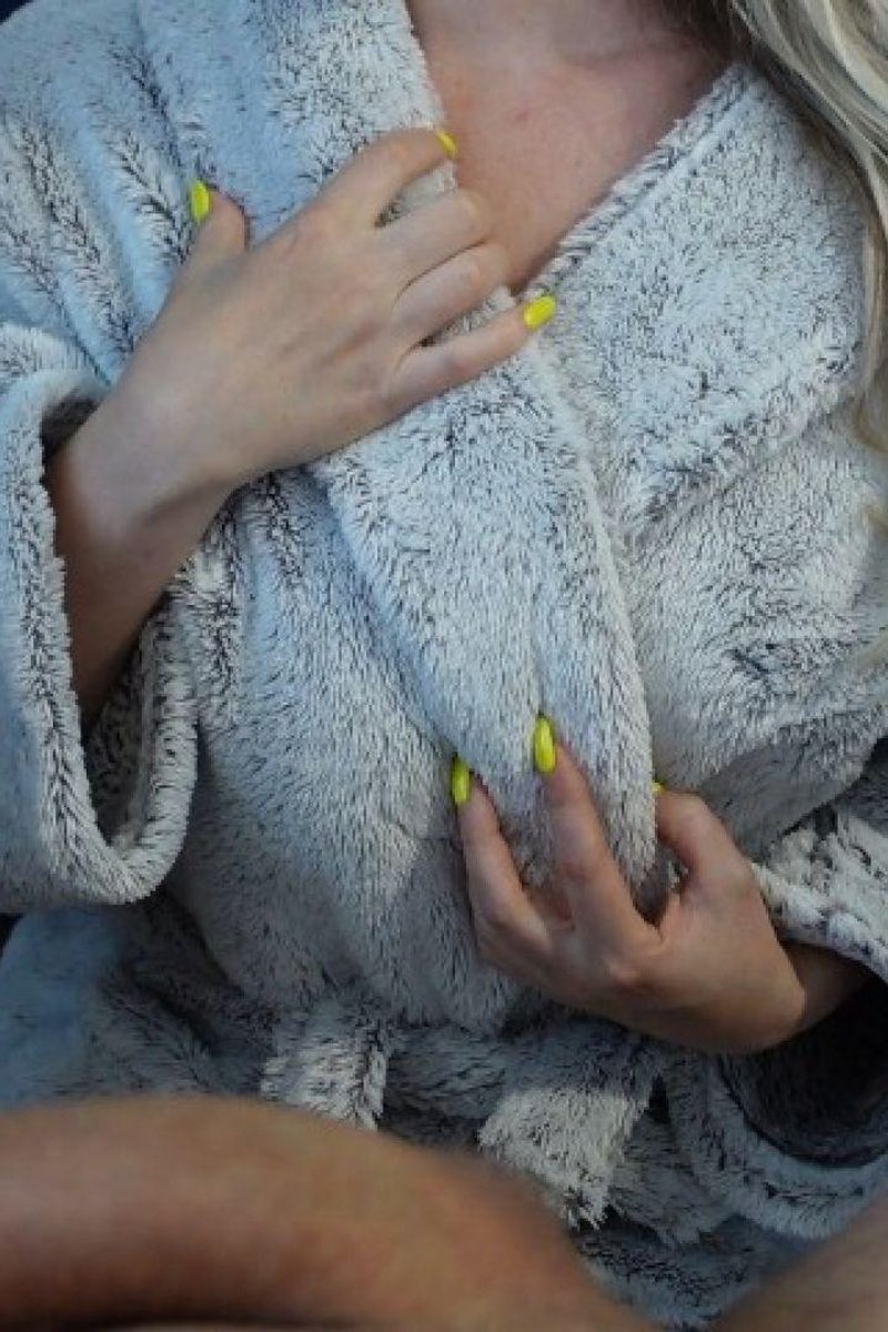 TP-manyvidstiabalton-weekend-teasing-edging-session-in-my-grey-fur-robe