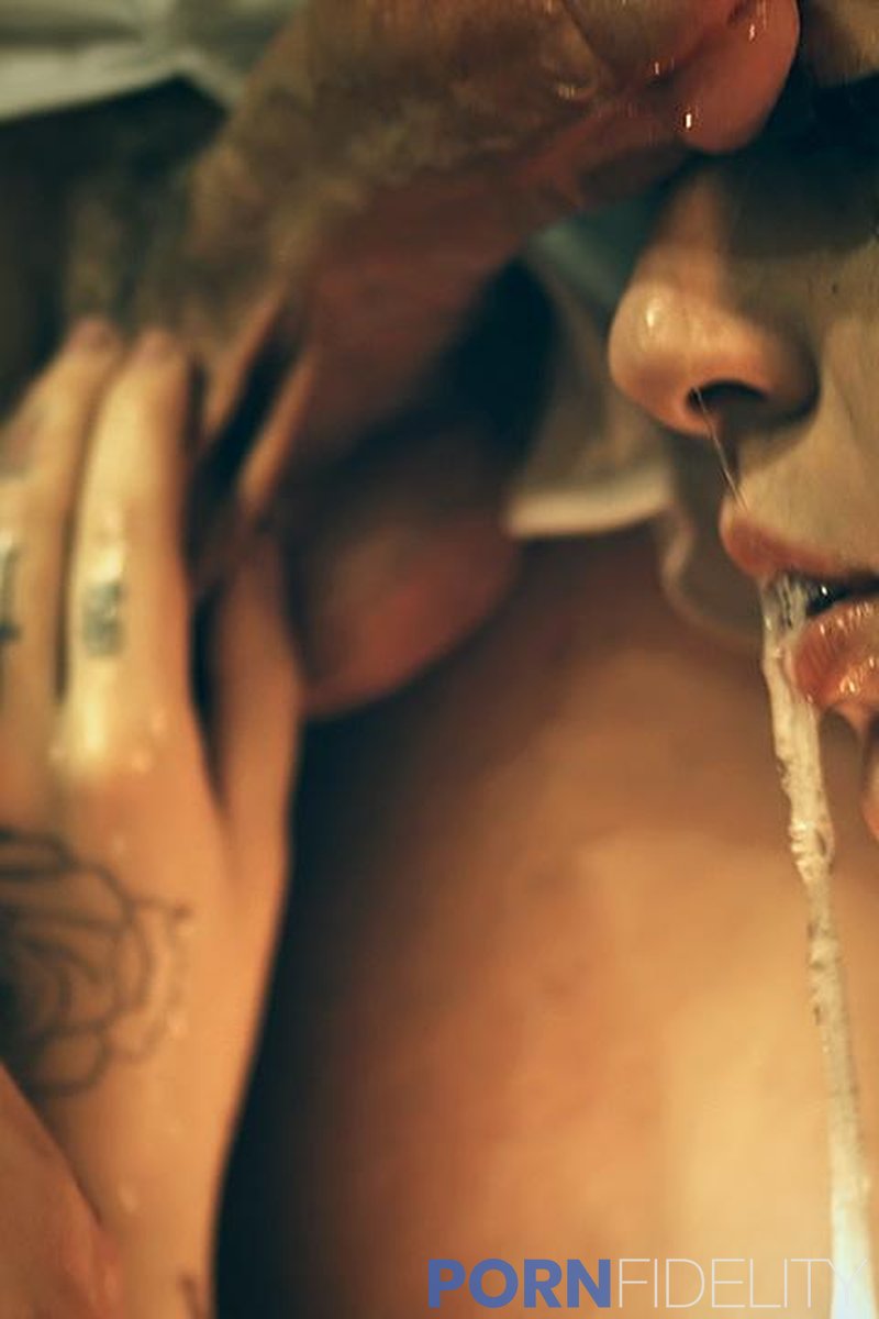 Dark Perversions #2 E640 - Screenshot 1 of 4 - Blowjob
