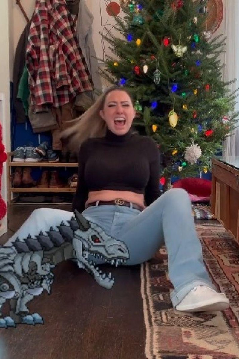 Dinosaur Feast - Screenshot 1 of 4 - Bondage