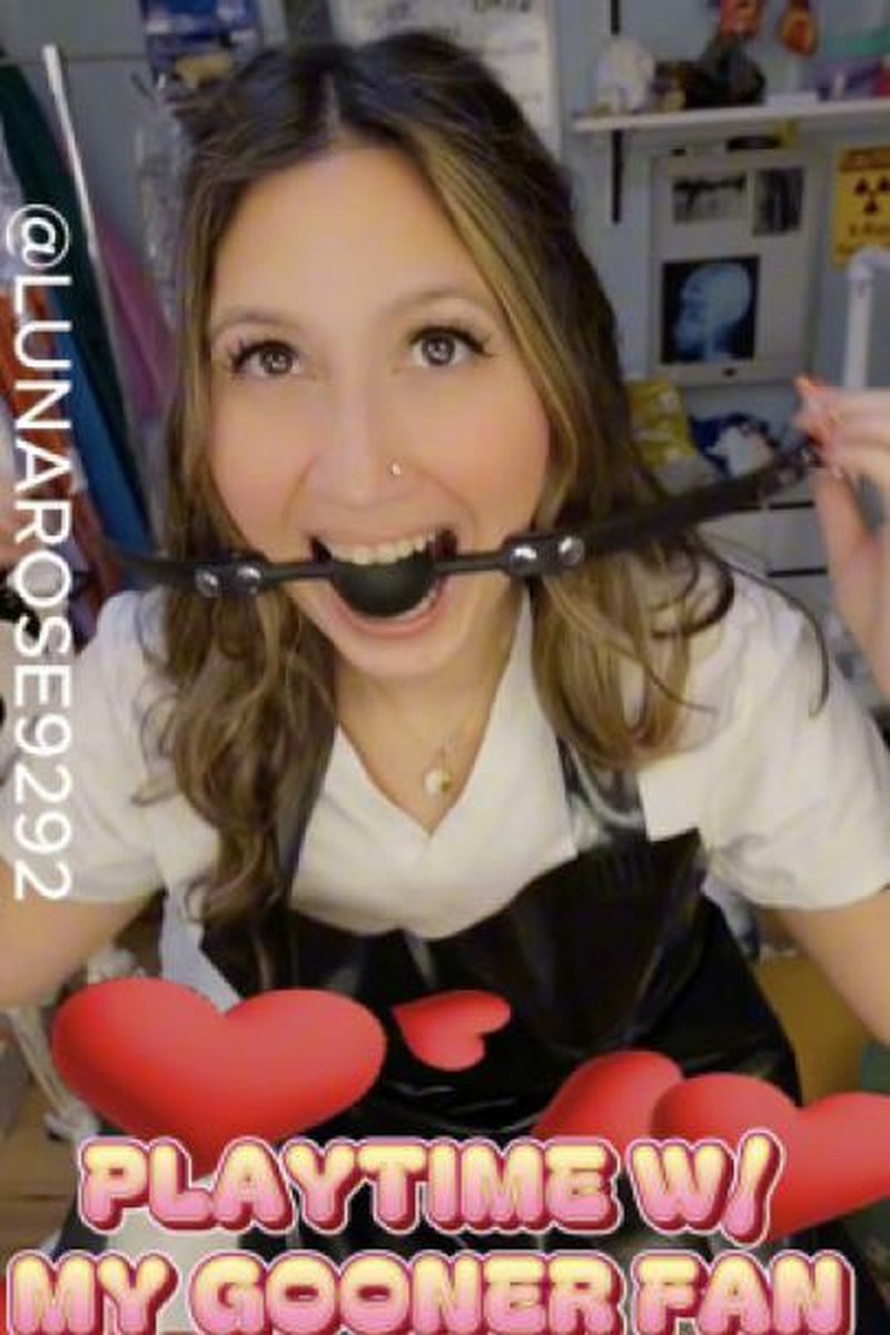 Playtime With Gooner Fan - Screenshot 1 of 4 - Apron
