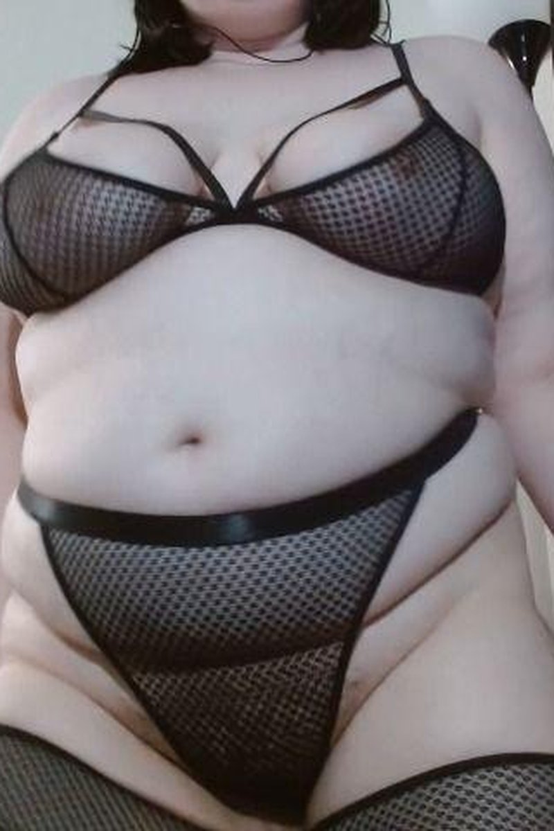 BBW Dancing Tease - Screenshot 1 of 4 - BBW