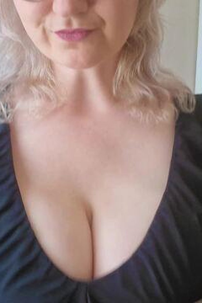 Line Manager Tit Perv - Screenshot 1 of 4 - Big Tits