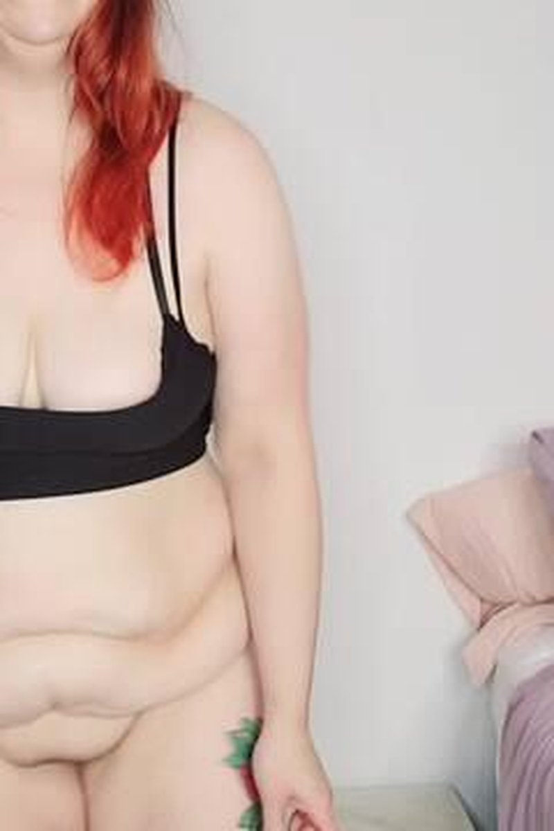Buxom Redhead Belly Jiggle And Belly Button Fap! - Screenshot 1 of 4 - Belly Fetish