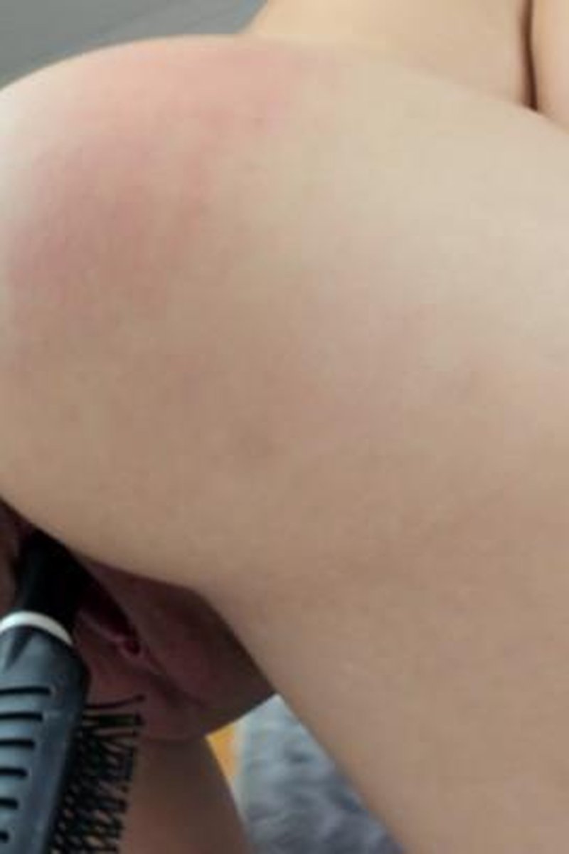 Brush Fuck - Screenshot 1 of 4 - Close Up