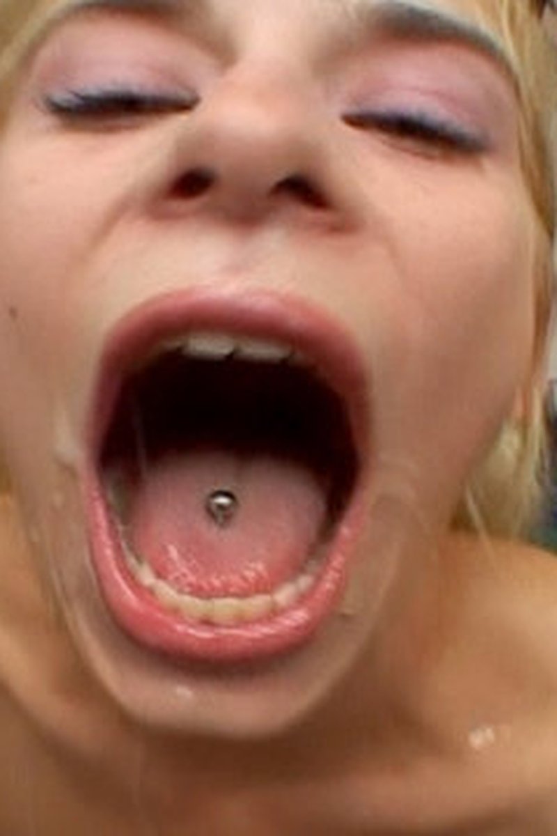 Lain Oi - Screenshot 1 of 4 - Blowjob