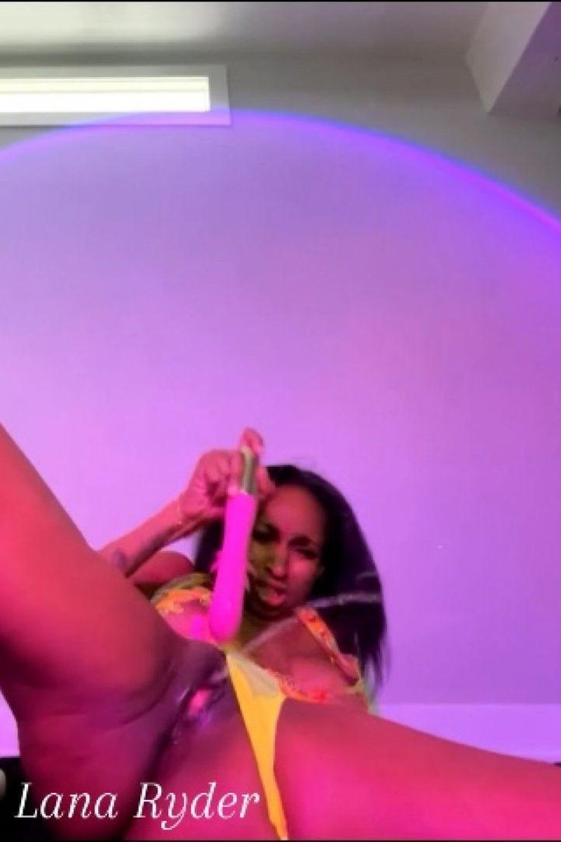 Super Soaker Live - Screenshot 1 of 4 - Babes
