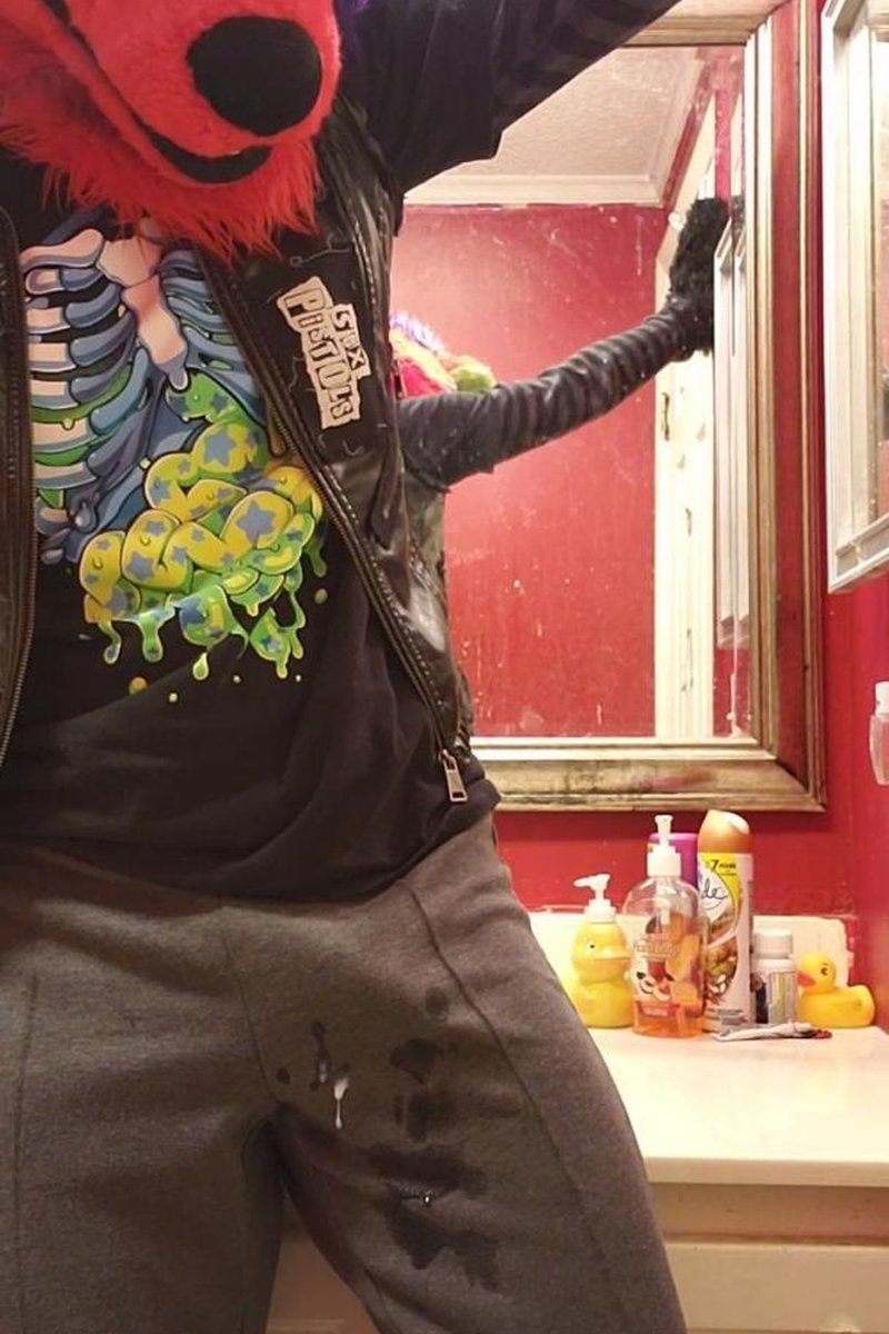 Punk Fox Peepee - Screenshot 1 of 4 - Cumshot