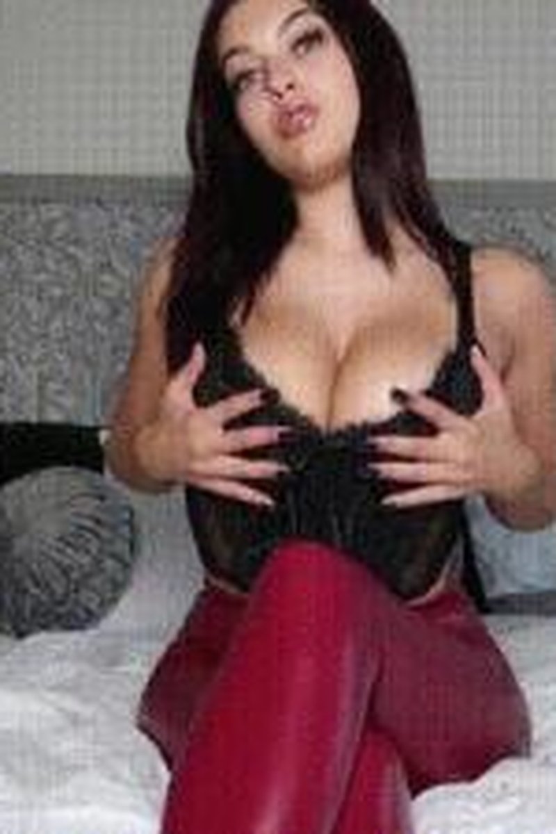 Obey - Screenshot 1 of 4 - Body Worship