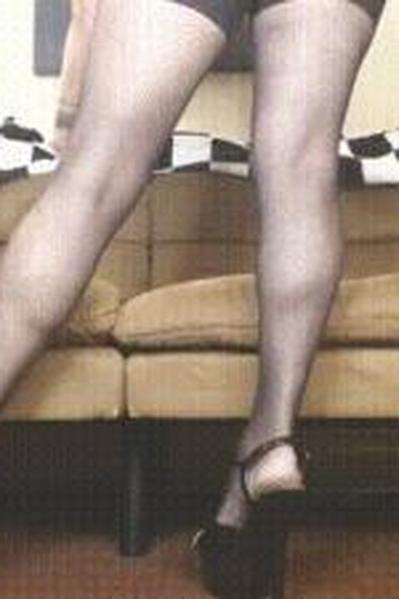 Calves Fishnet Flexing - Screenshot 1 of 4 - Fishnet