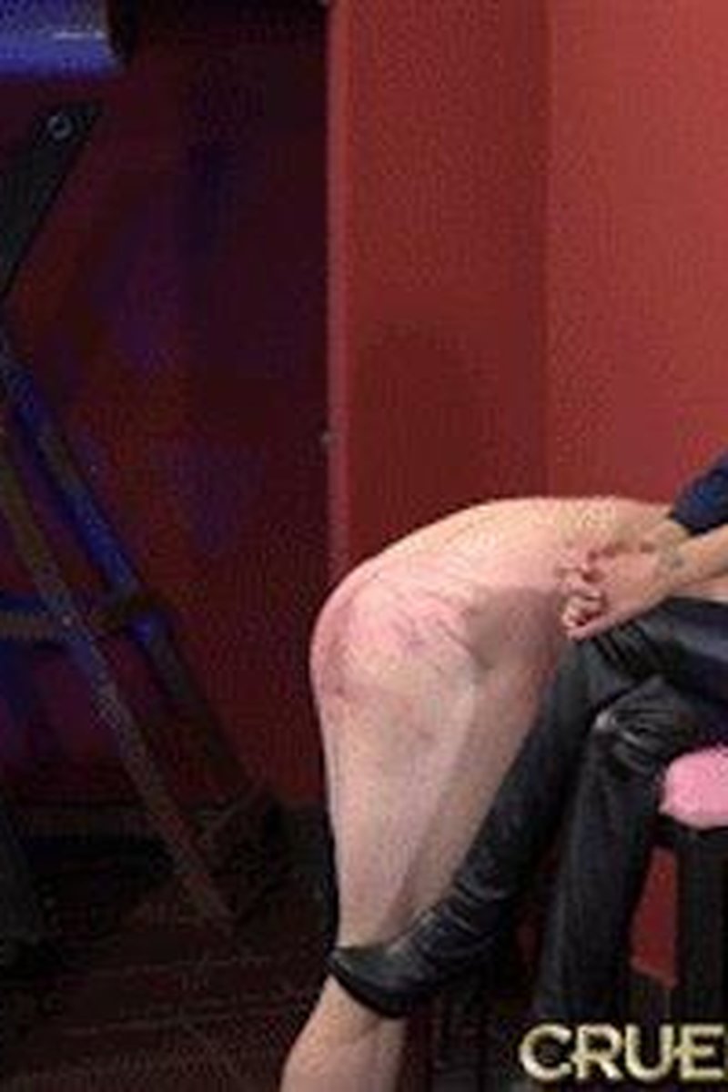 Caged Slave Punished - Screenshot 1 of 4 - Femdom