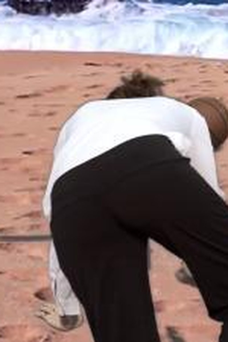 Castaway - Screenshot 1 of 4 - Clothes Destruction