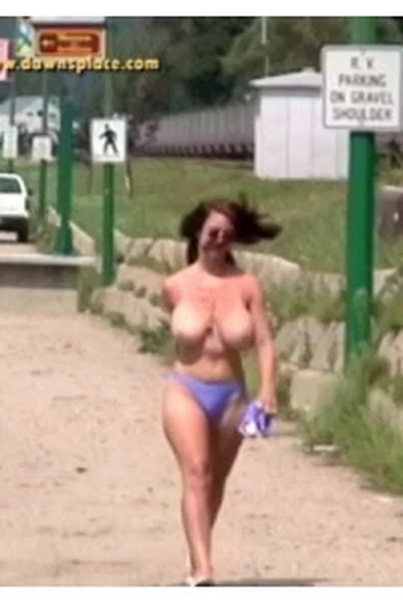 Boob-Walk - Screenshot 1 of 4