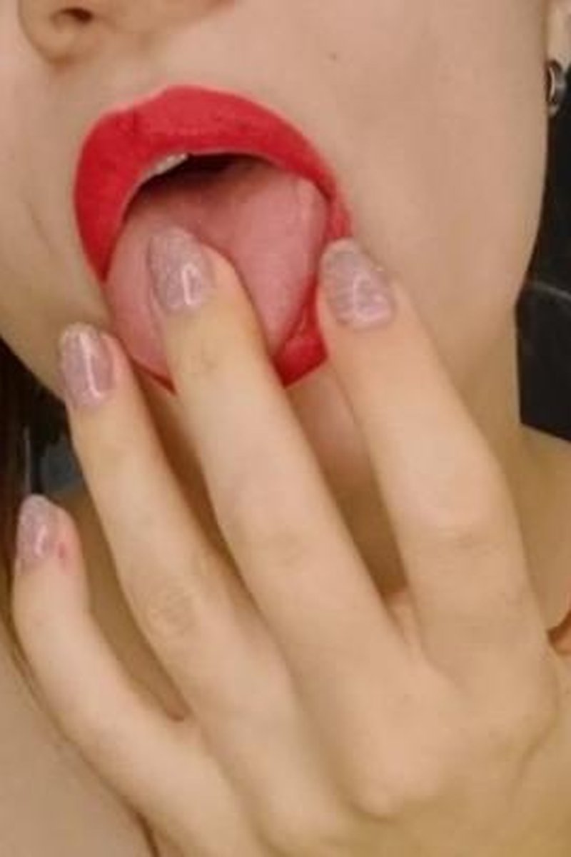 Red Lips - Screenshot 1 of 4 - Lipstick Fetish