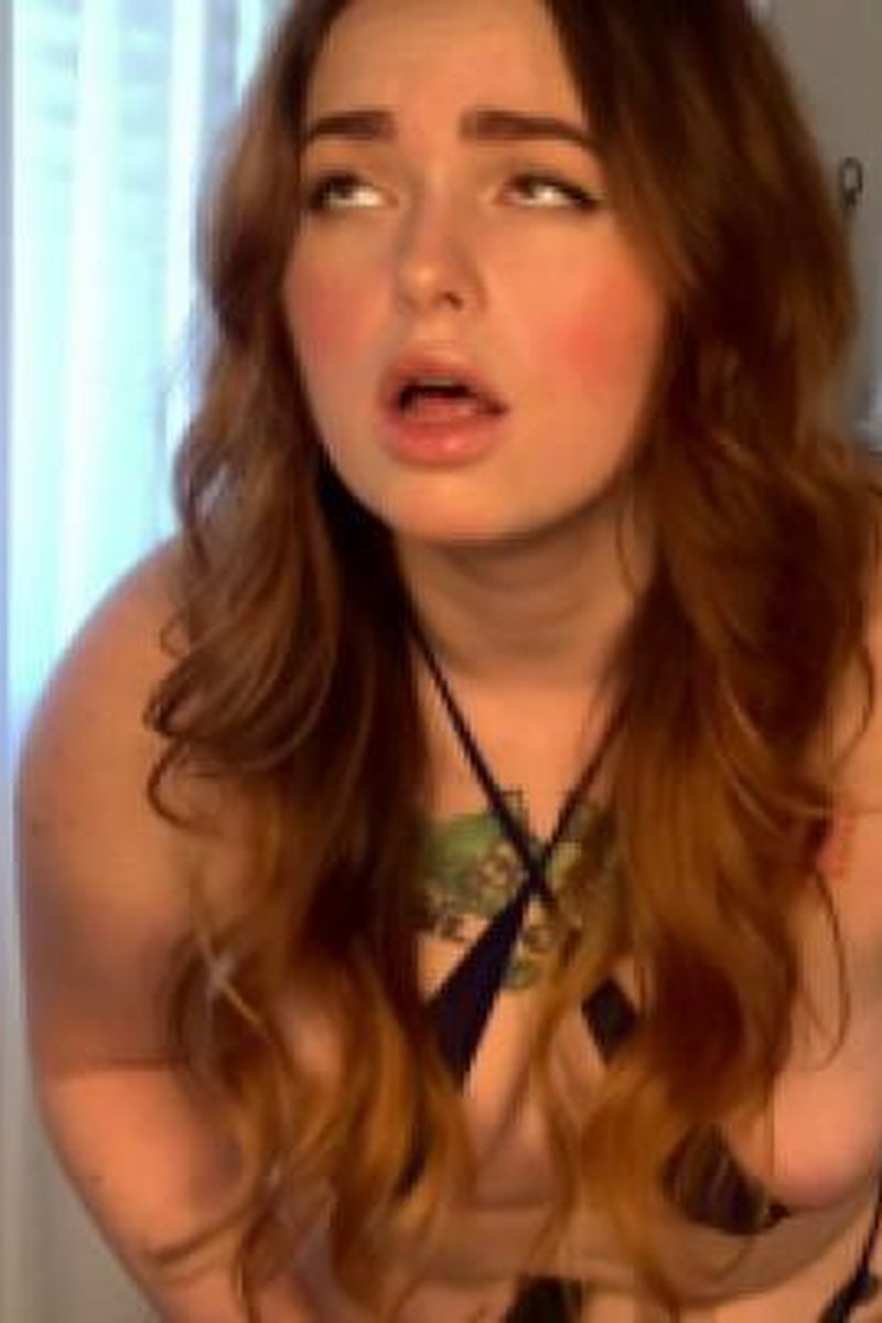 Orgasmic Belly Button Poking - Screenshot 1 of 4 - Belly Fetish