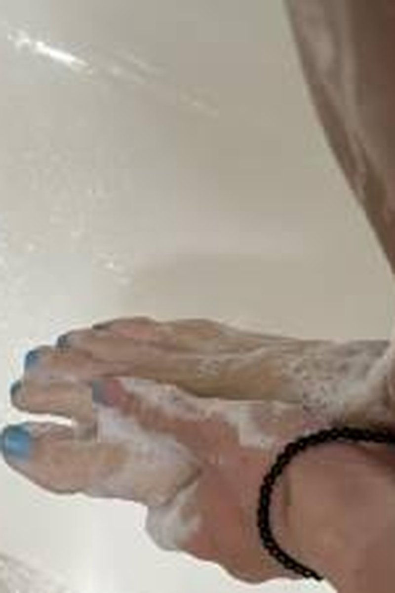 Bubbles - Screenshot 1 of 4 - Foot Fetish